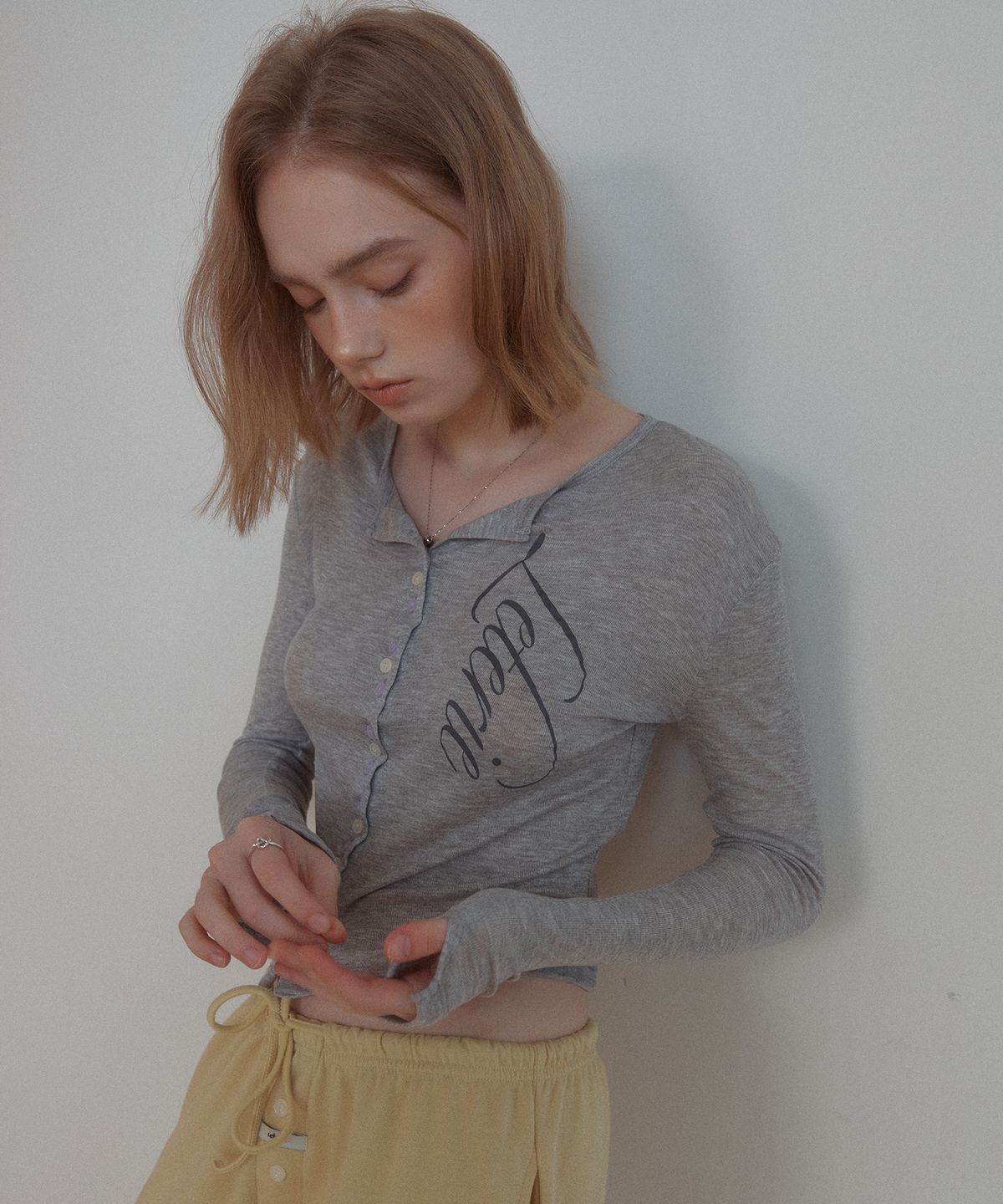 레터리(LETERIE) LETTERING BUTTON CARDIGAN_GREY