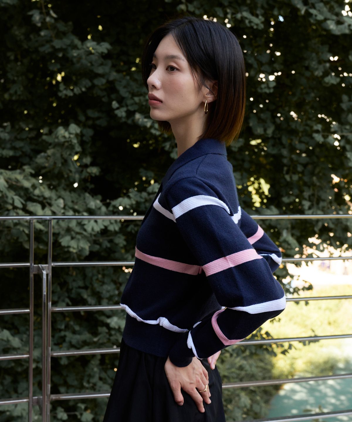 블레티(VLETI) Viscose Calla Button Knit (Navy)