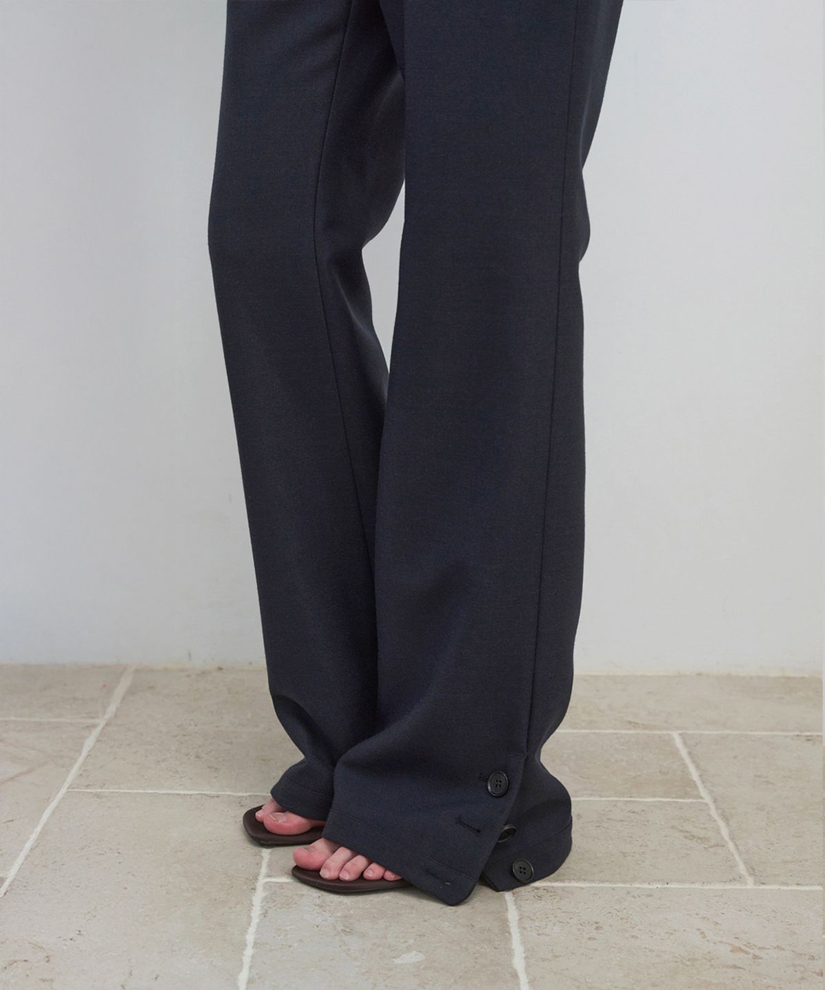 마조네(MA JOURNEE) BUTTON SLIT BOOTCUT PANTS_NAVY
