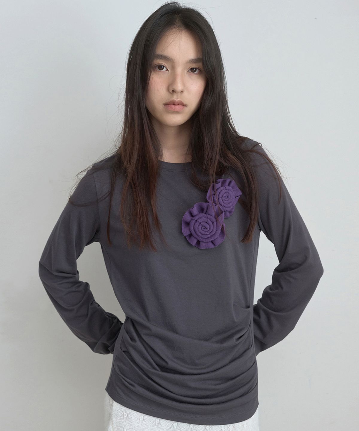 마조네(MA JOURNEE) SHIRRING DETAIL T-SHIRT_CHARCOAL