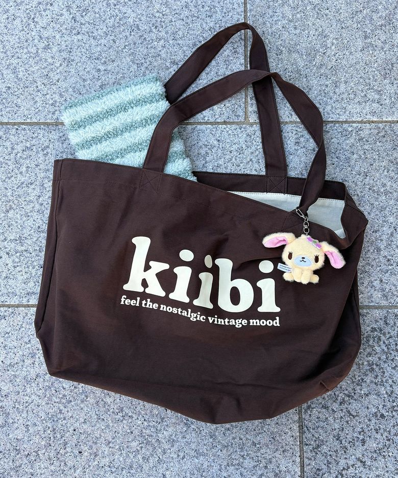 big pocket shoulder bag brown