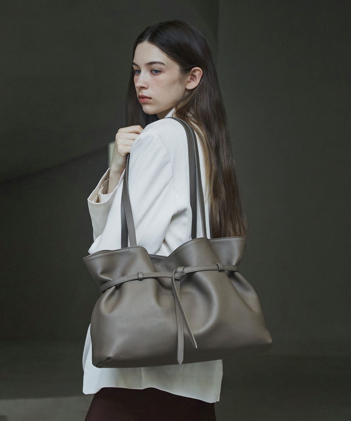 벨류엣(VALLUAT) Ovel bag_Etoupe