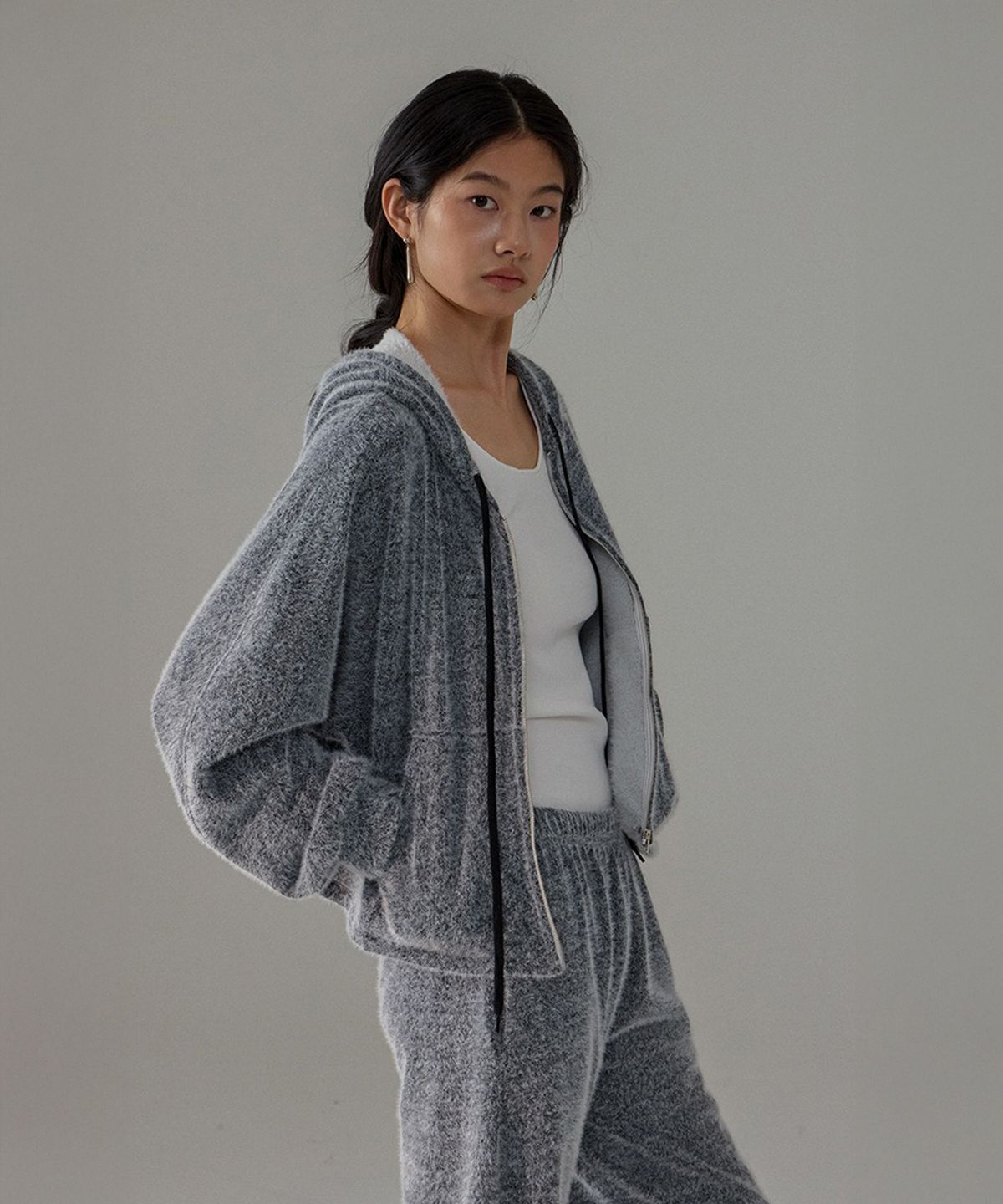 더밀루이(THEMILUI) Snow Hood Zip-Up (Charcoal)