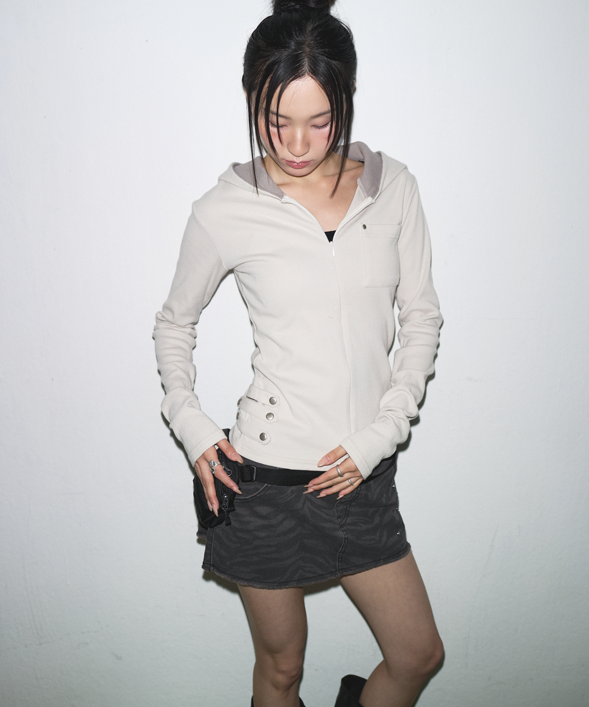 소흘(SOHUL) Skin Belt Half Hood Zip (스킨 아이보리)