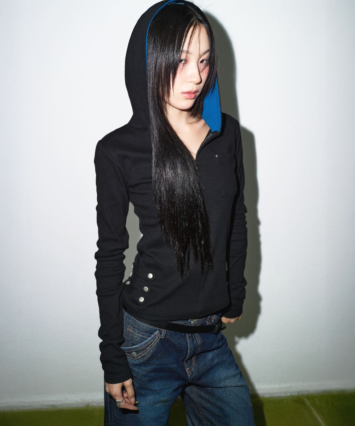 소흘(SOHUL) Skin Belt Half Hood Zip (블루 블랙)