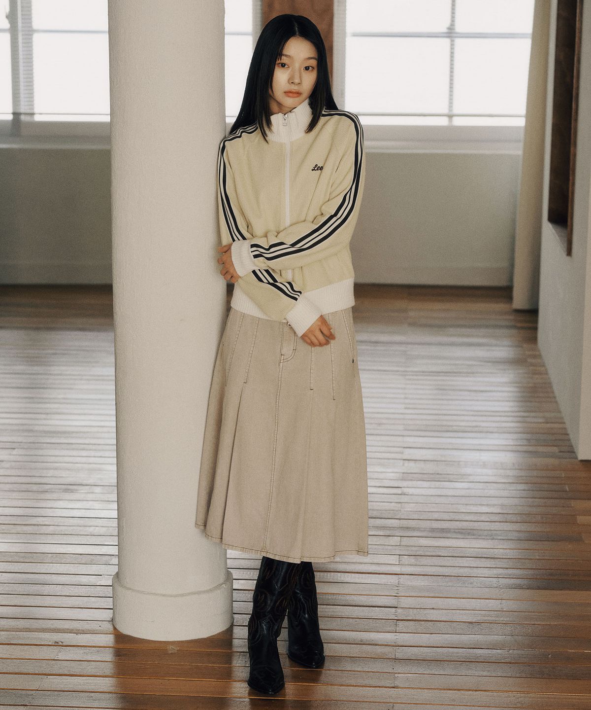 리(LEE) 우먼 코튼 미디 플리츠 스커트 베이지