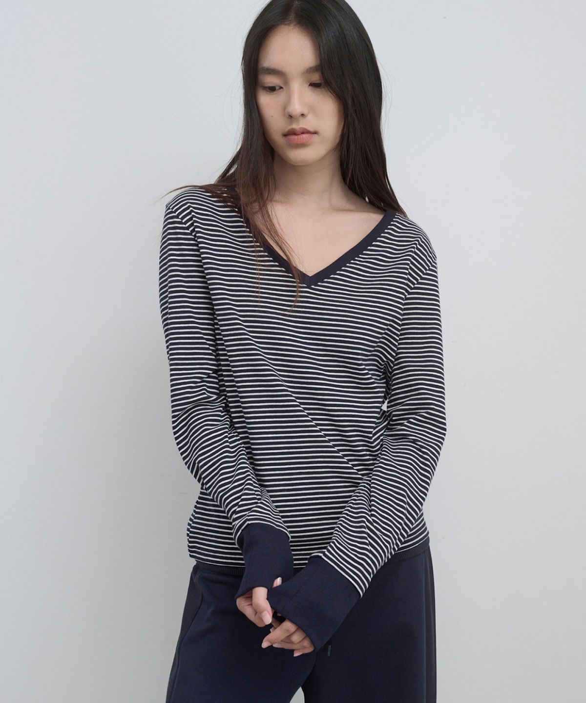 마조네(MA JOURNEE) STRIPE V-NECK TOP_NAVY