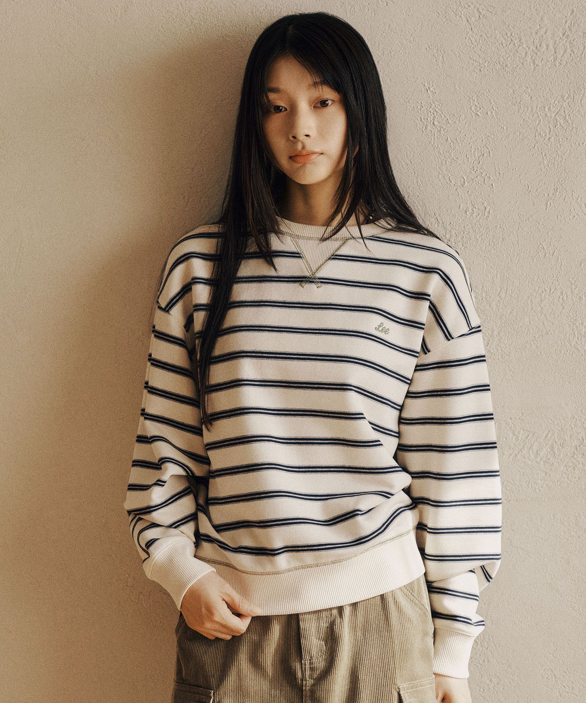 리(LEE) 우먼 스트라이프 맨투맨 아이보리