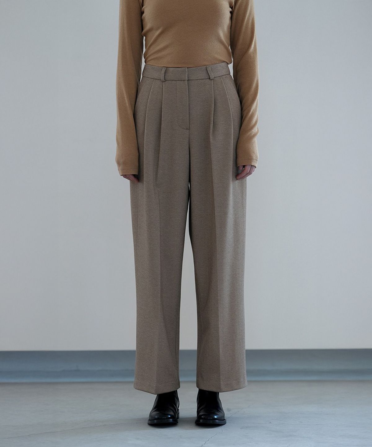 더밀루이(THEMILUI) Ner fluff Slacks (Beige)