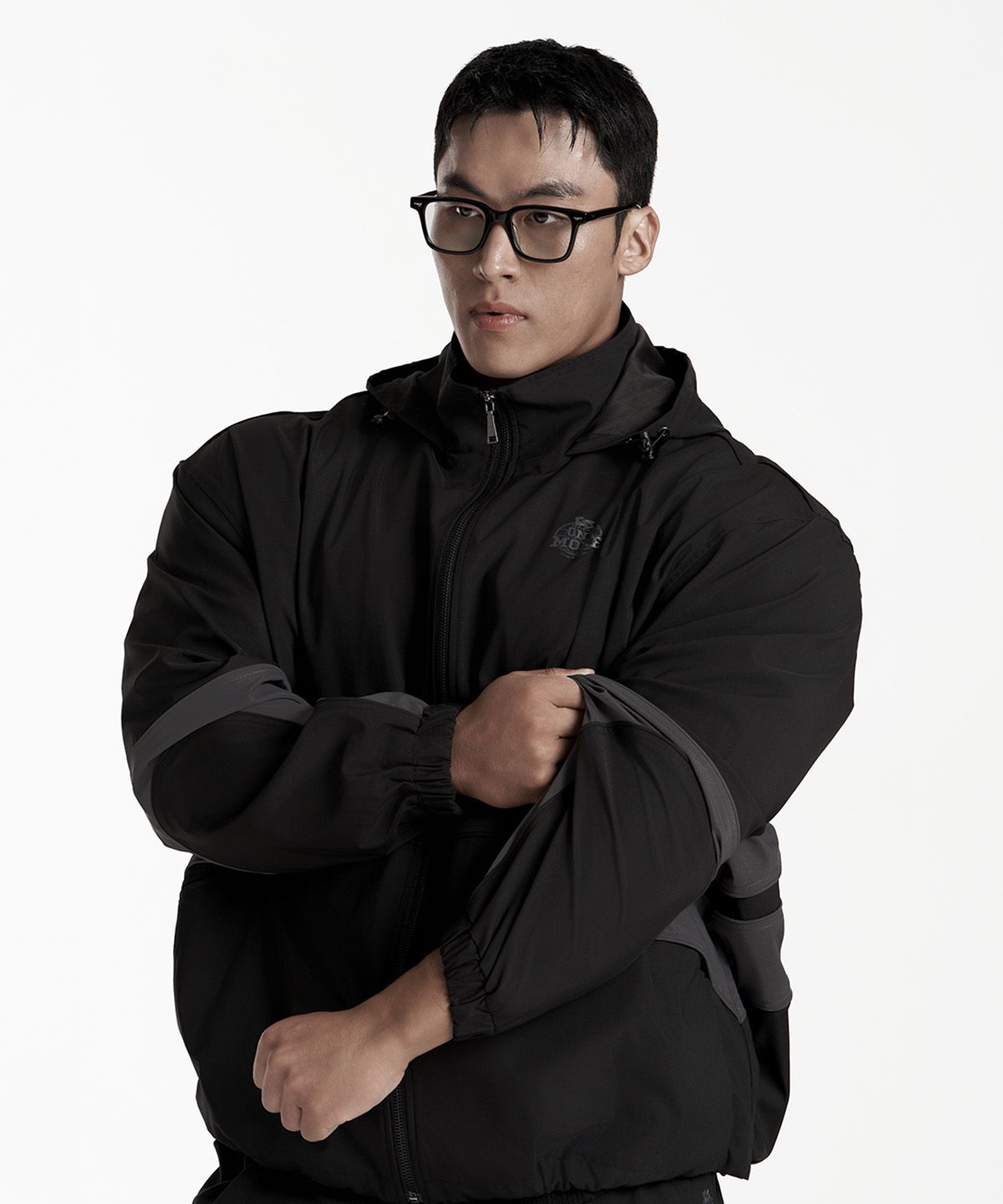 제이엘브(JELEVE) 원모어 배색 후드 윈드브레이커