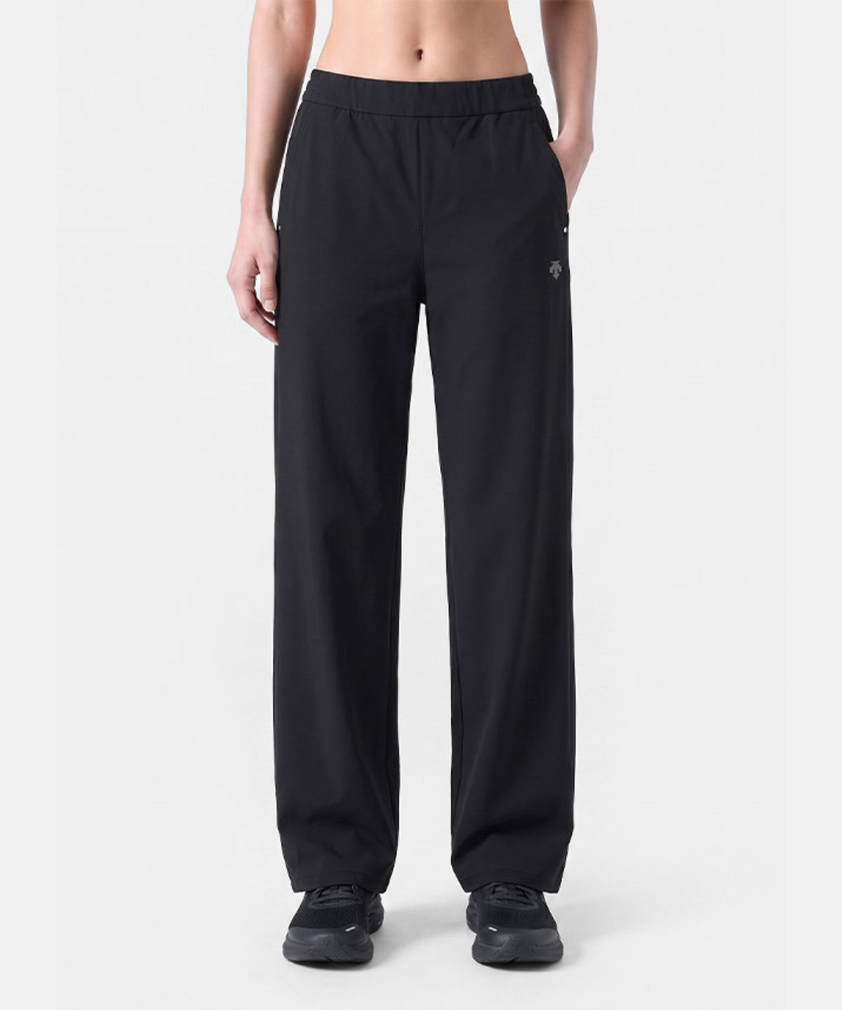 데상트(DESCENTE) 여성 커브드 우븐 팬츠 블랙 SR322PPT82