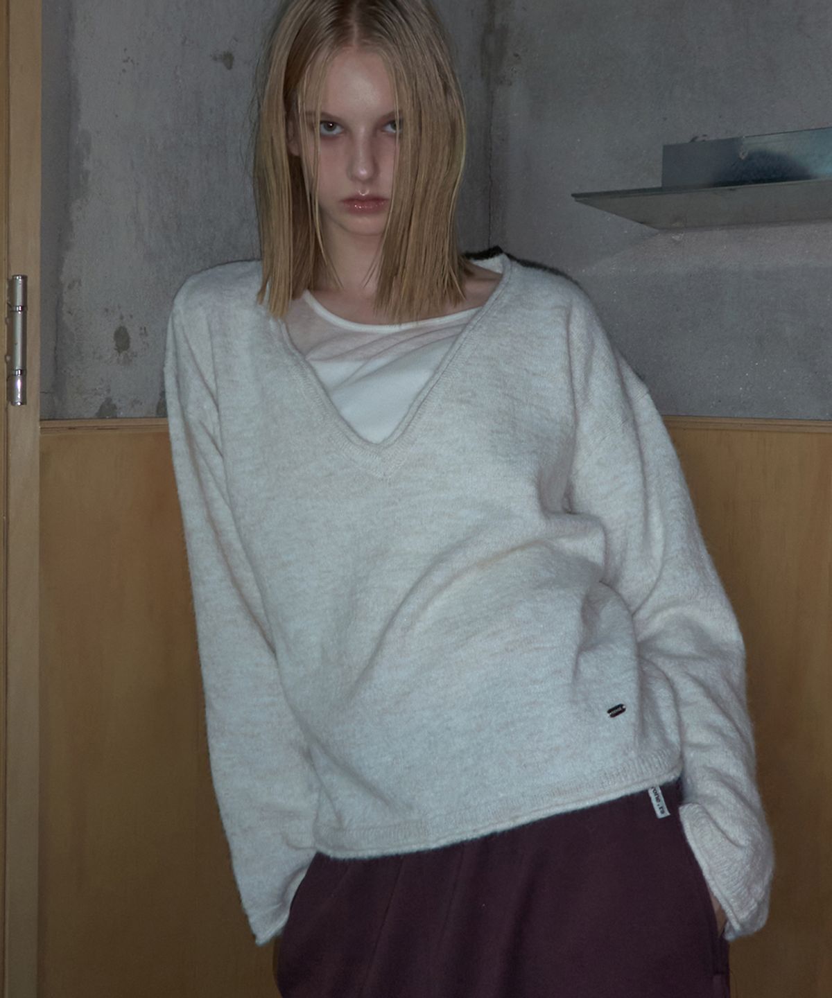렌세(RENSE) Deep V-Neck Knit Ivory