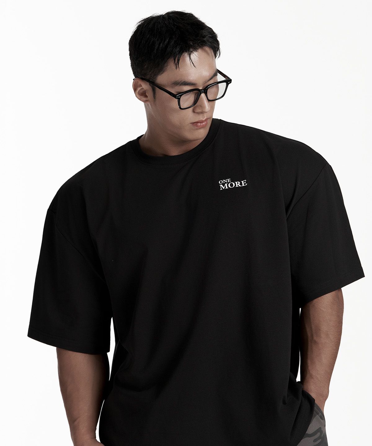 제이엘브(JELEVE) 원모어 에센셜 로고 오버핏 숏슬리브