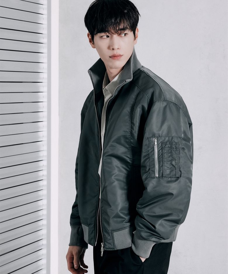 [서강준 PICK] 릭스 크롭 하이넥 MA-1 자켓 [KHAKI]
