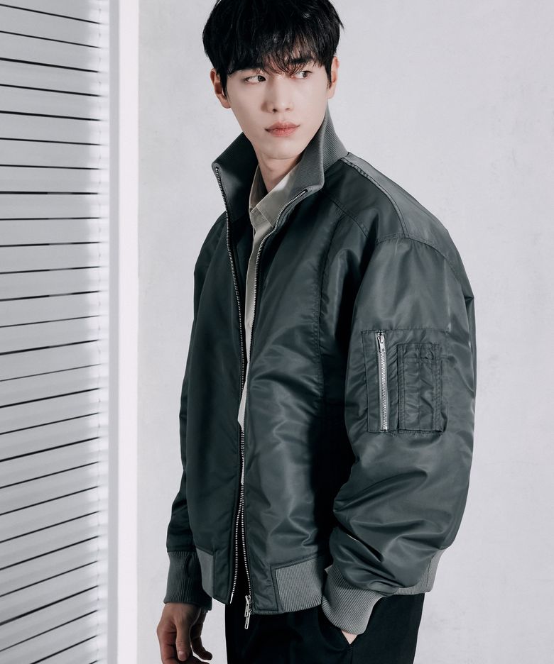 [서강준 PICK] 릭스 크롭 하이넥 MA-1 자켓 [KHAKI]