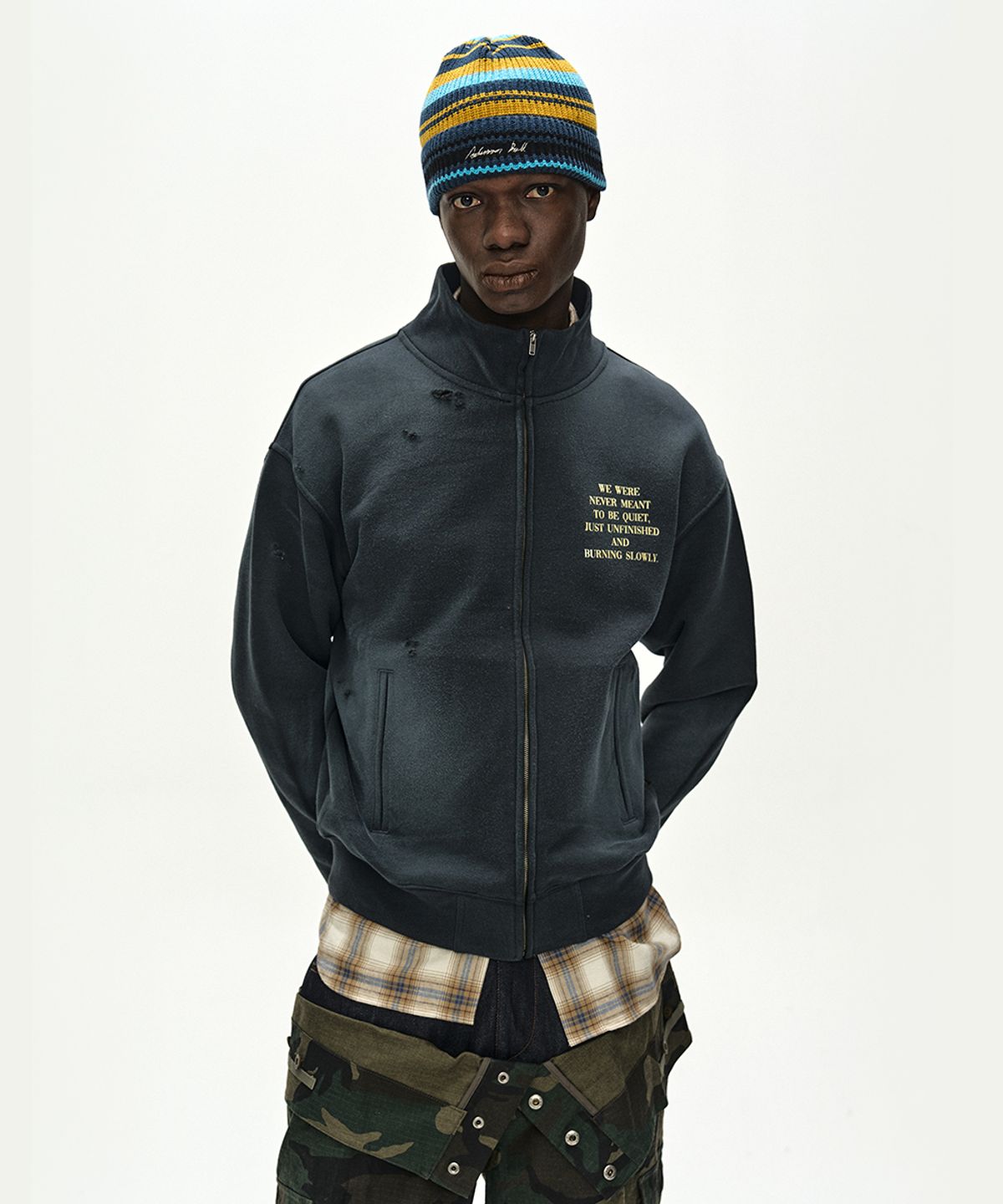 앤더슨벨(ADSB ANDERSSON BELL) FRAME 001 HIGH-NECK ZIP UP (CHARCOAL)
