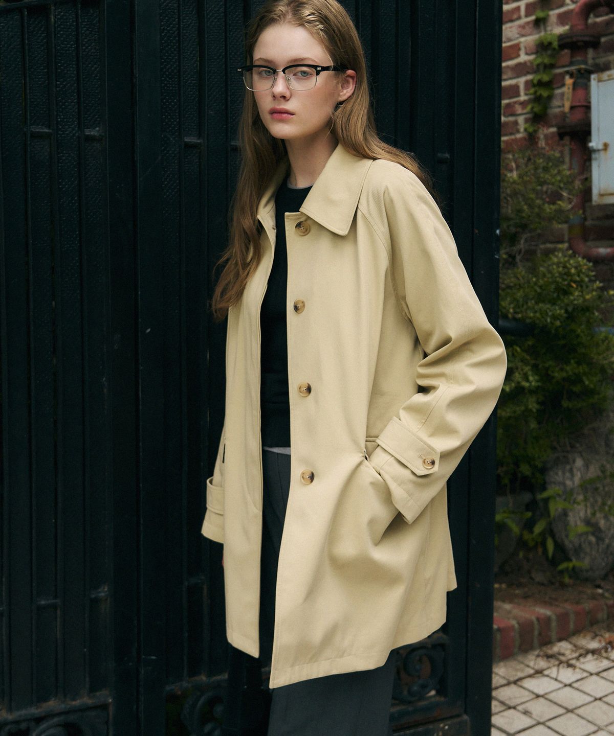 드로우핏 우먼(DRAWFIT WOMEN) 체크 라이닝 하프 트렌치 자켓 [BEIGE]