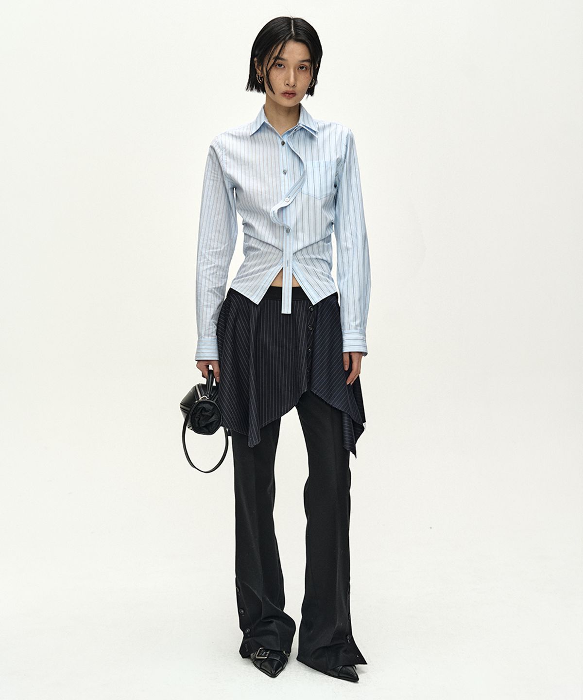 앤더슨벨(ADSB ANDERSSON BELL) ASYMMETRIC WRAP SKIRT-LAYERED BOOTCUT TROUSERS (NAVY/BLACK)