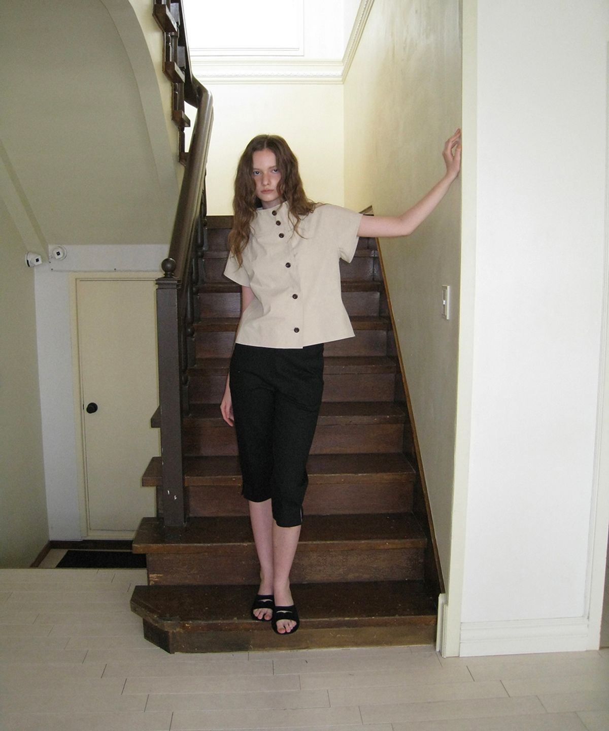 어패럴아카이브(APPAREL ARCHIVE) Mono high-neck button blouse - Beige