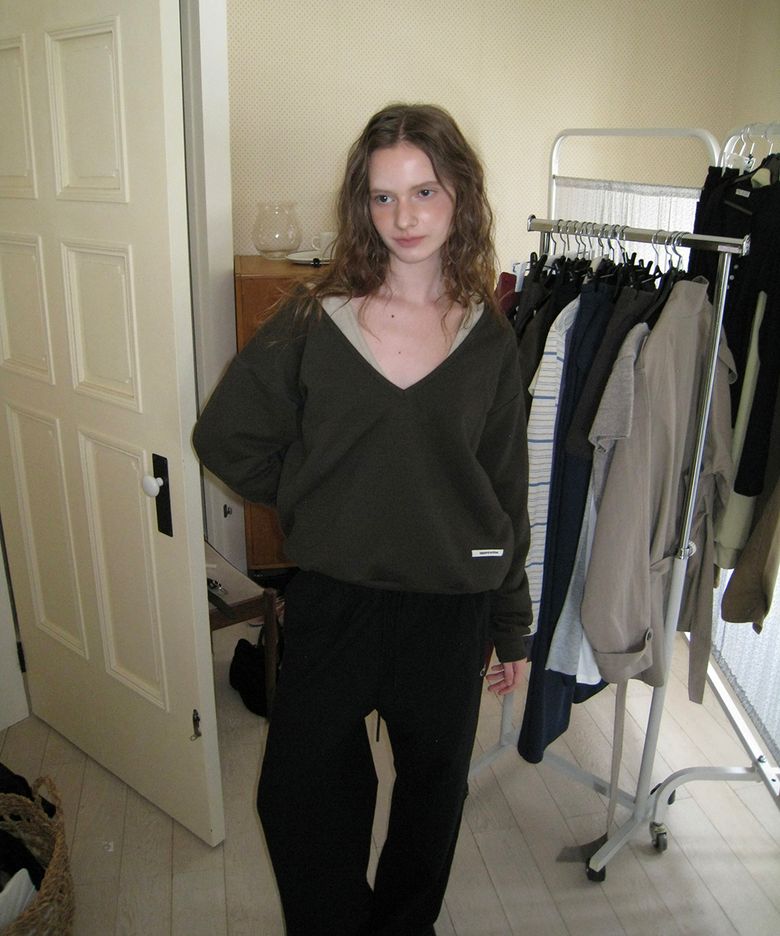 Hines deep v-neck sweatshirt - Brown