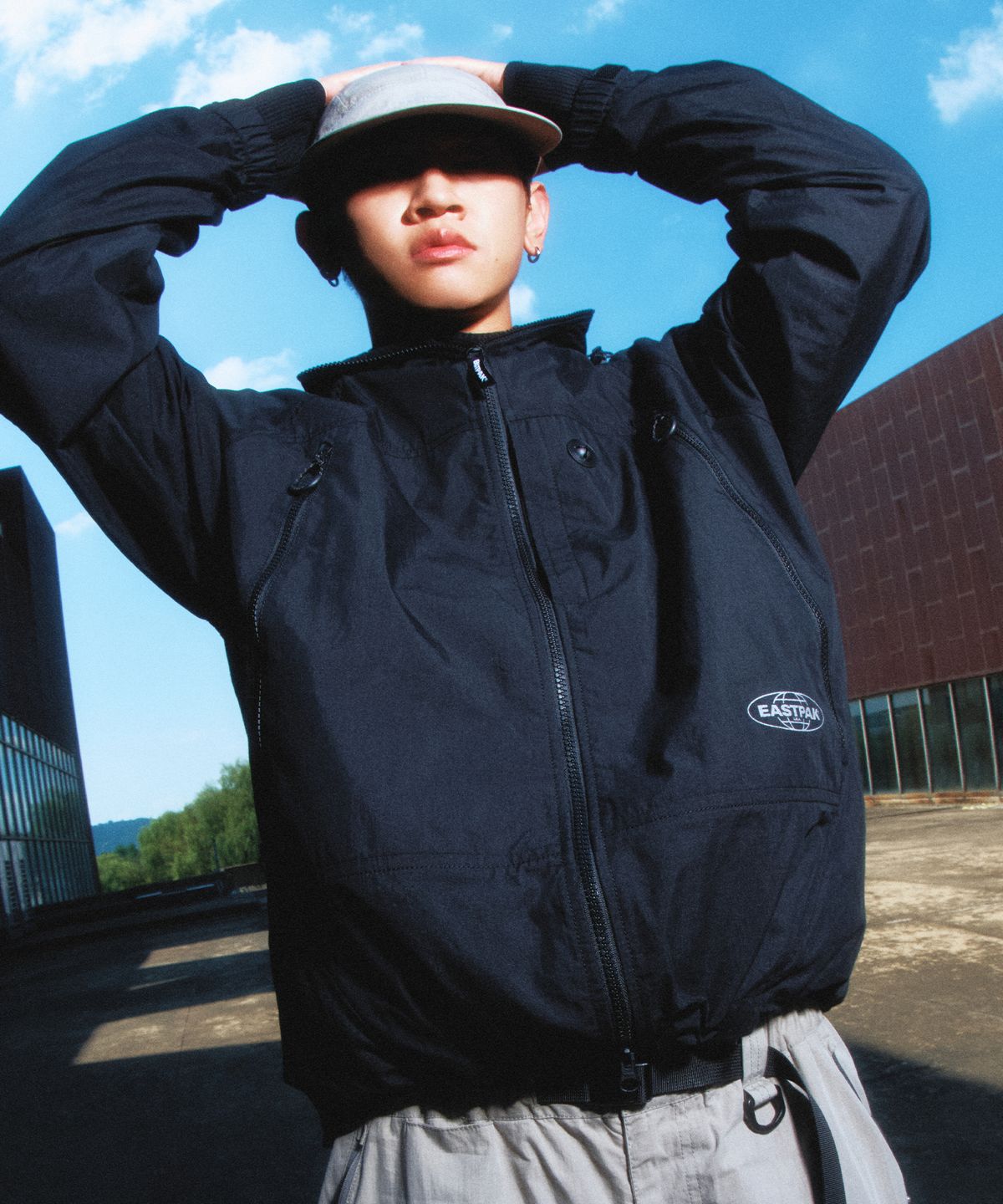 이스트팩(EASTPAK) 패커블 후드 윈드브레이커 Black