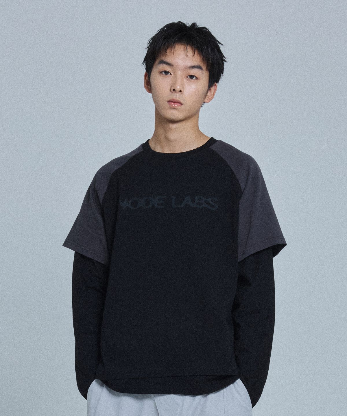 노드랩스(NODE LABS) DEV:12 슬래쉬 레이어드 배색 롱슬리브 티셔츠_블랙