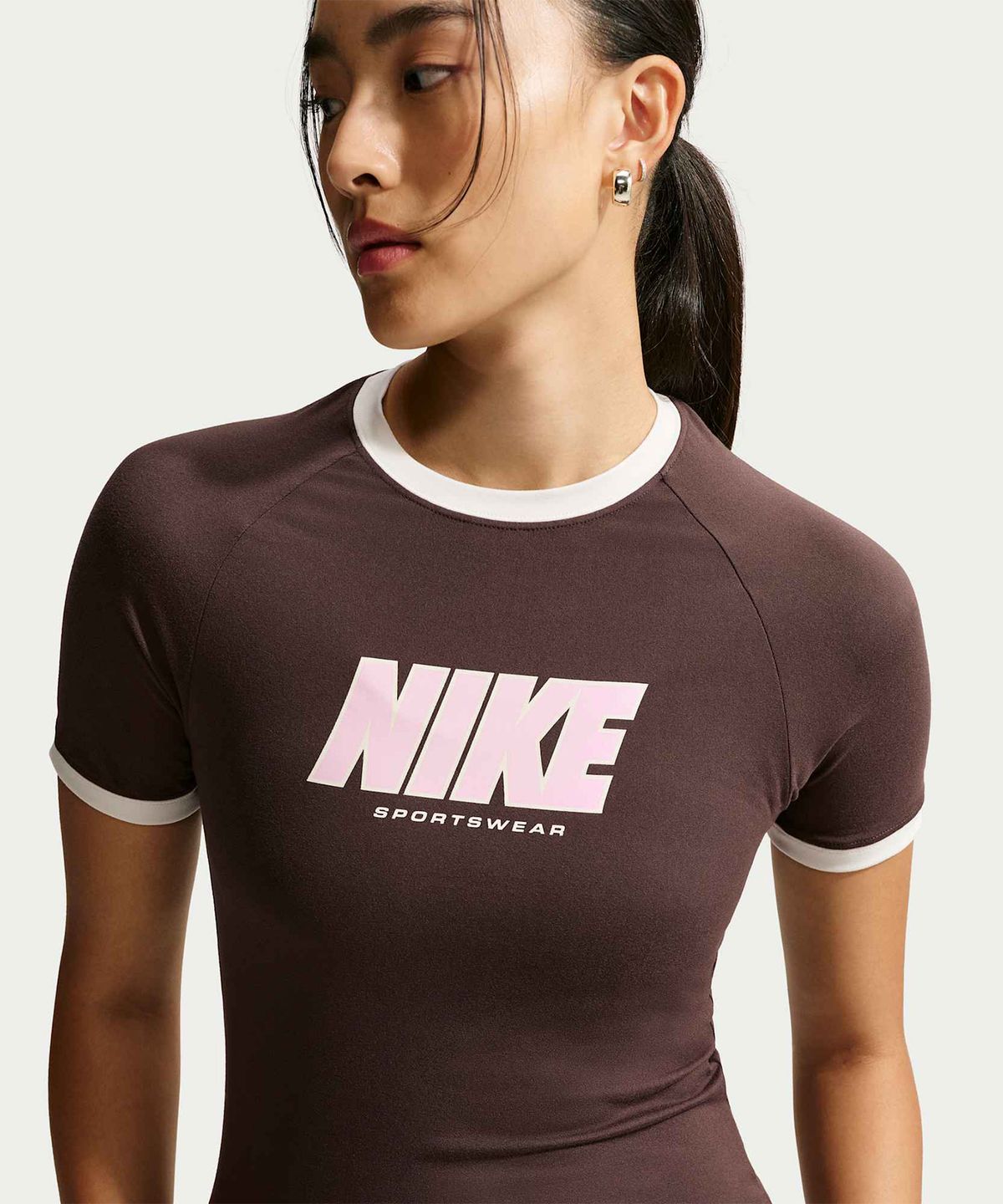 나이키(NIKE) 스포츠웨어 피티드 티셔츠 W - 바로크 브라운:세일 / IV5750-237
