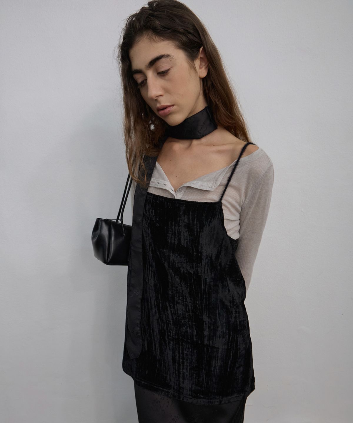 엘무드 우먼(LMOOD WOMEN) BELLE Velvet Camisole Black
