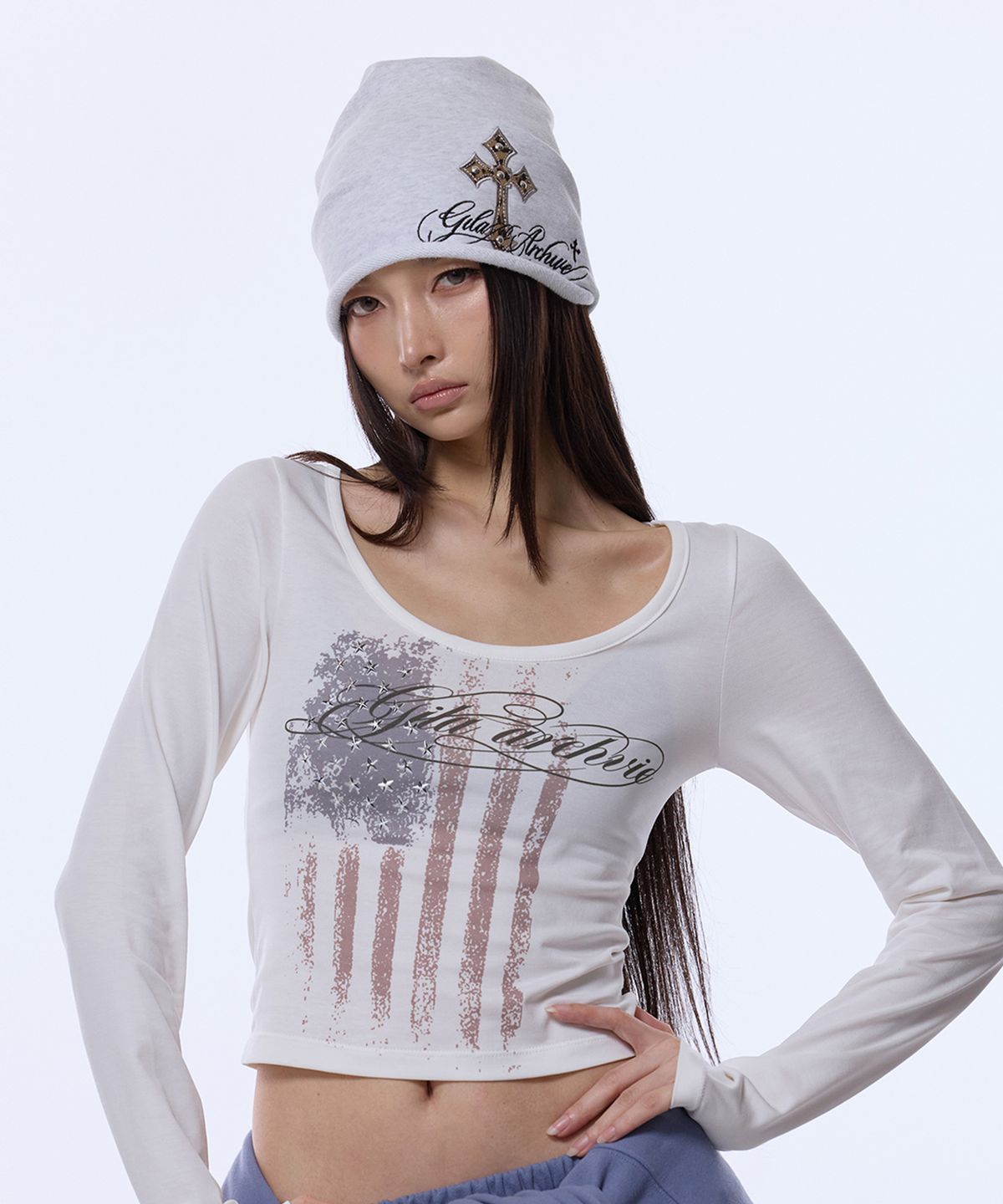 길라아카이브(GILAARCHIVE) CROSS PATCH LETTERING LOGO BEANIE_LIGHT GREY