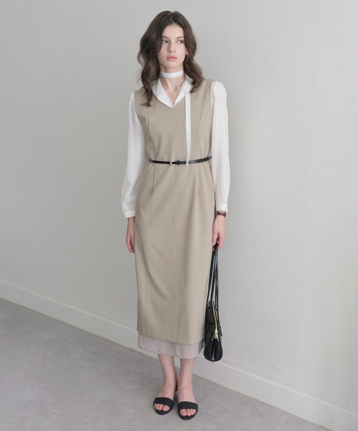 르나브(LENAV) Wool V-neck One-piece (beige)