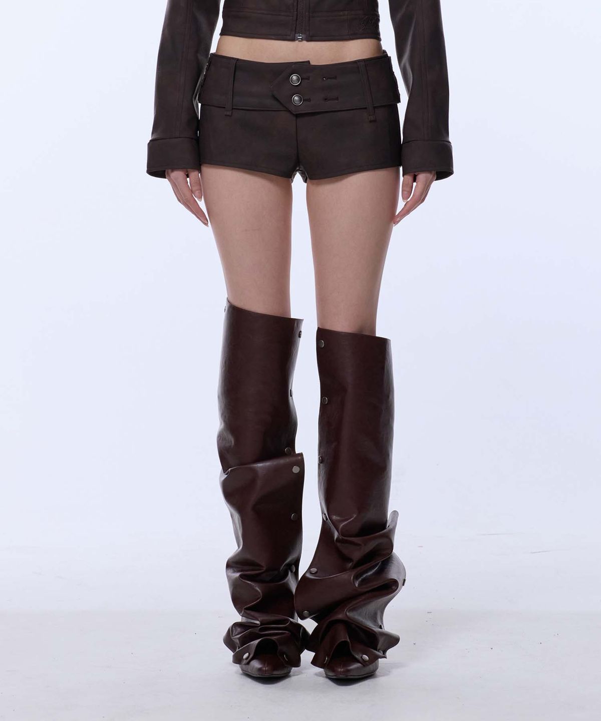 길라아카이브(GILAARCHIVE) NAPOLEON BELTED LEATHER SHORT PANTS_BROWN