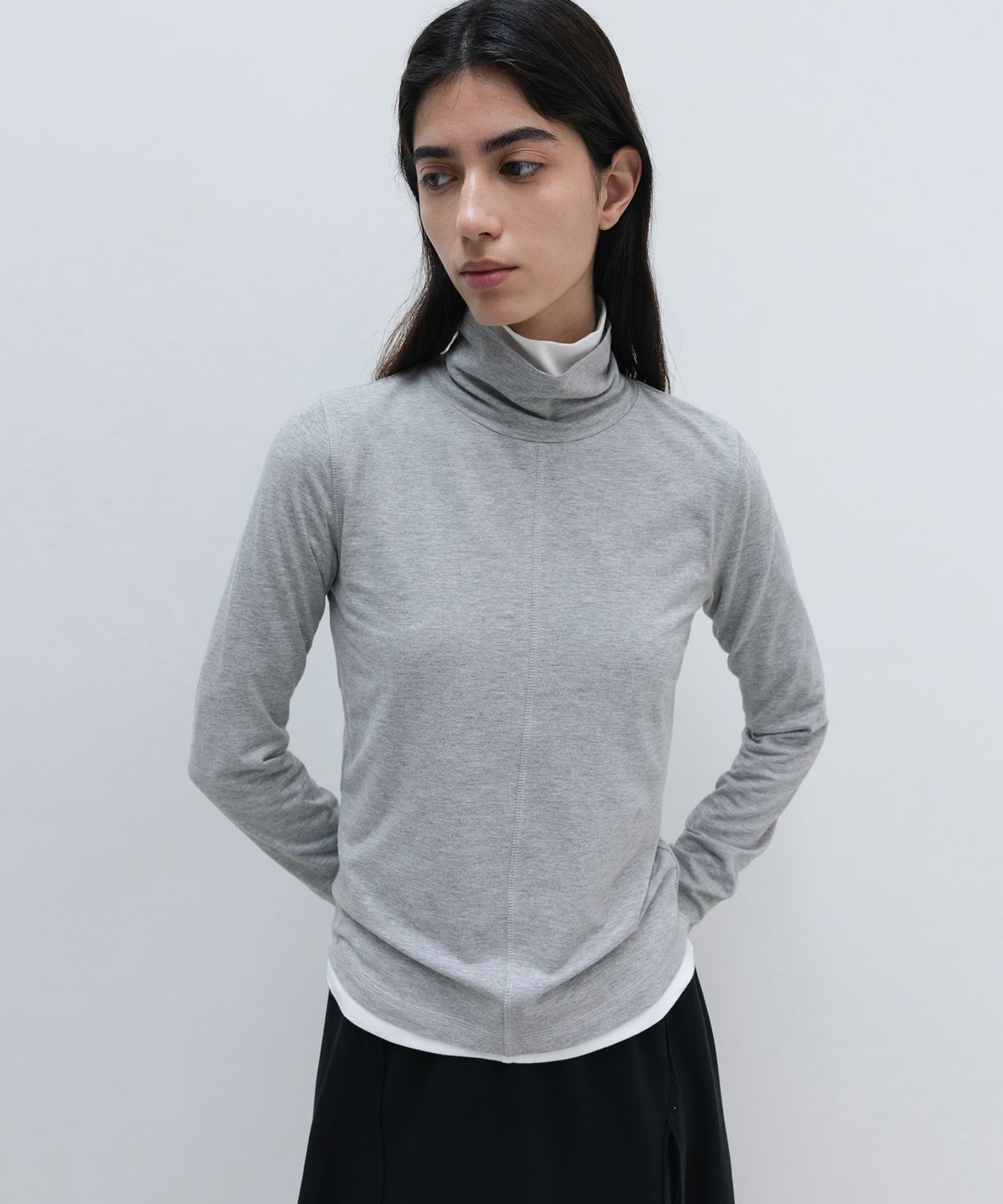 인사일런스 우먼(INSILENCE WOMEN) 스티치 터틀넥 티셔츠 MELANGE GREY