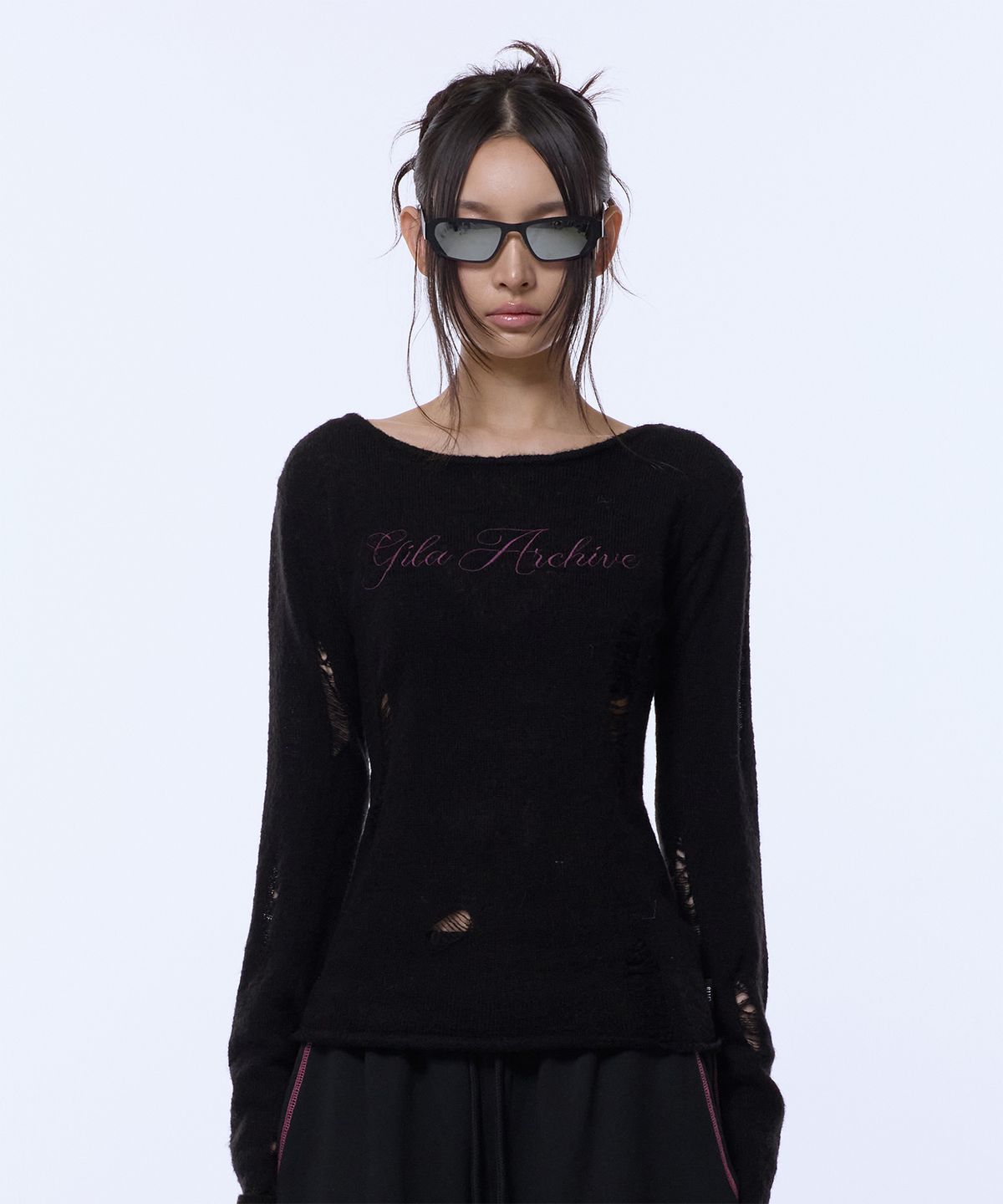 길라아카이브(GILAARCHIVE) DAMAGE BACKLESS LOGO KNIT_BLACK