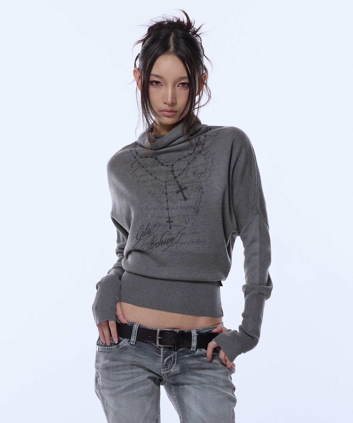 길라아카이브(GILAARCHIVE) HIGH NECK COWL GRAPHIC KNIT_GREY