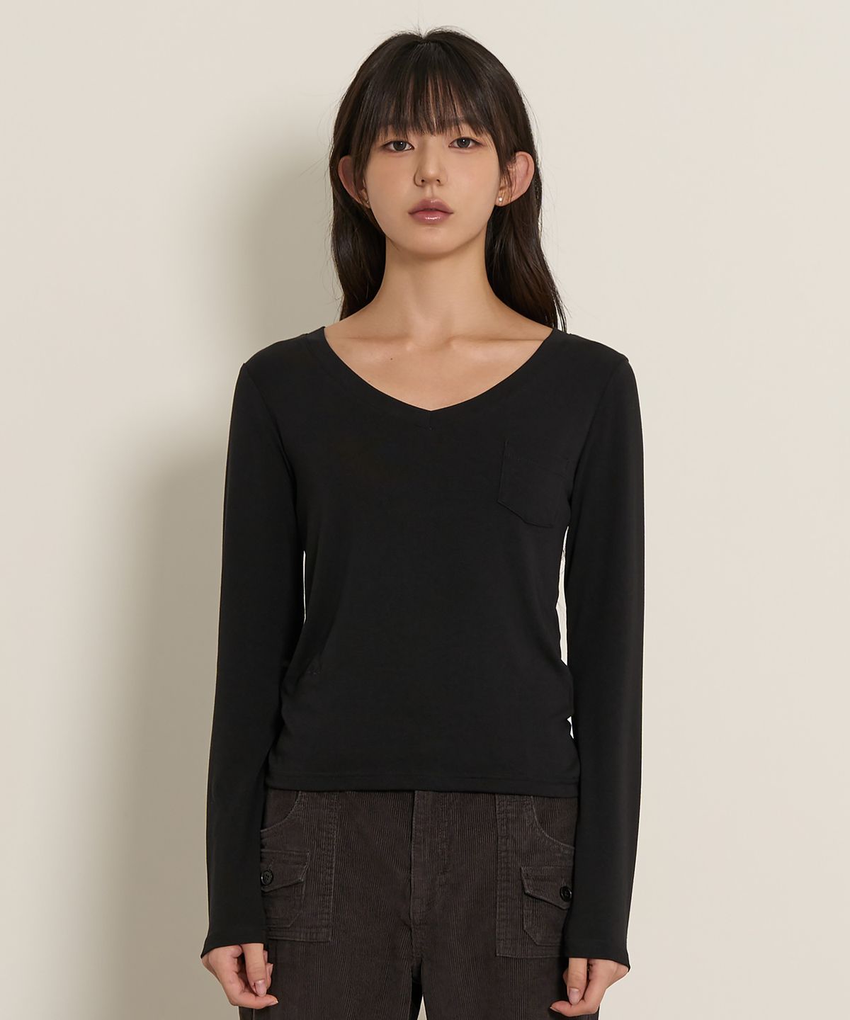 페플리(PEPLEE) V-Neck Pocket Long Sleeve (Black)