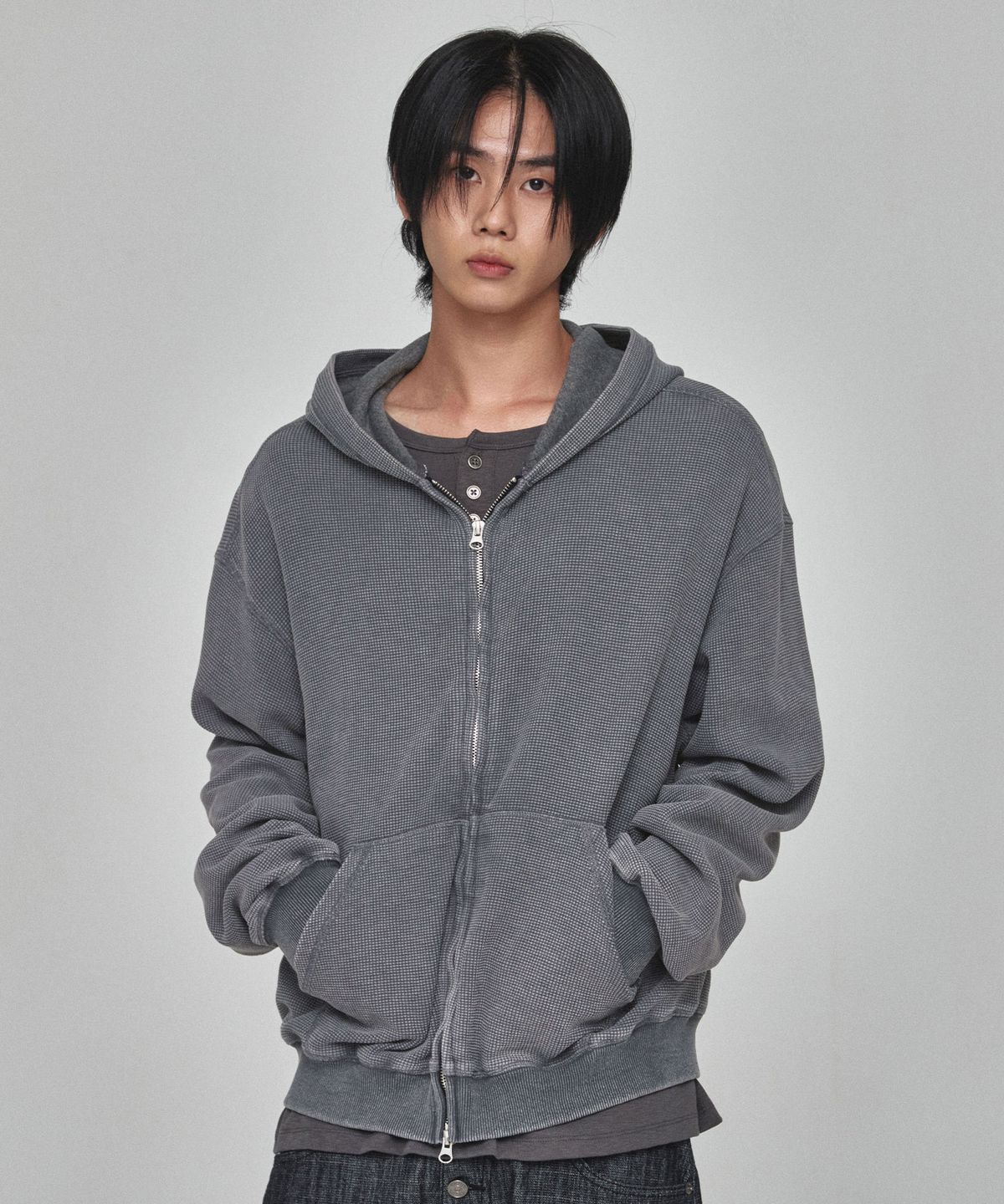 기철(KICHUL) Grit Waffle Hood Zip-up (Charcoal)