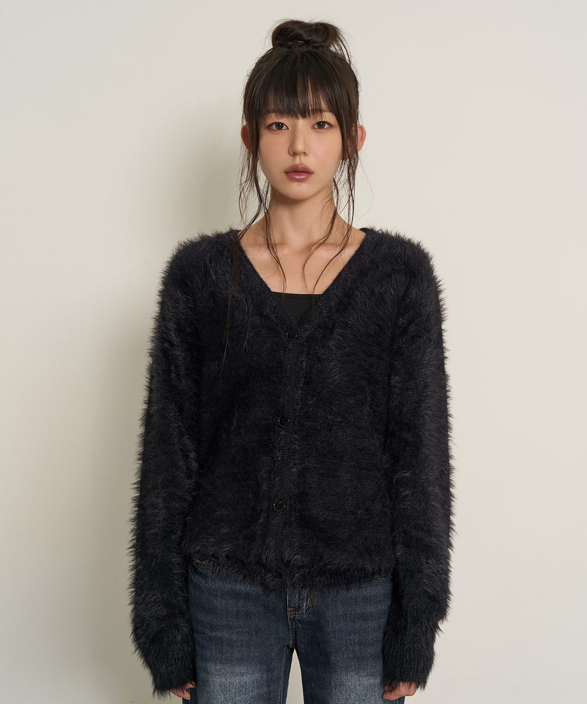 페플리(PEPLEE) V-neck Fur Cardigan (Black)