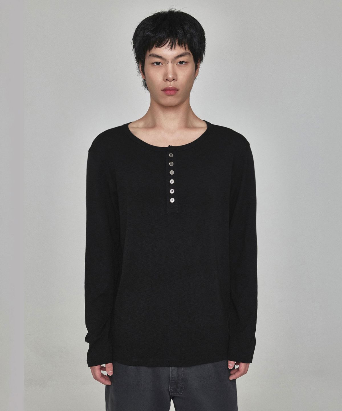 기철(KICHUL) Slub Henley Long Sleeve (Black)