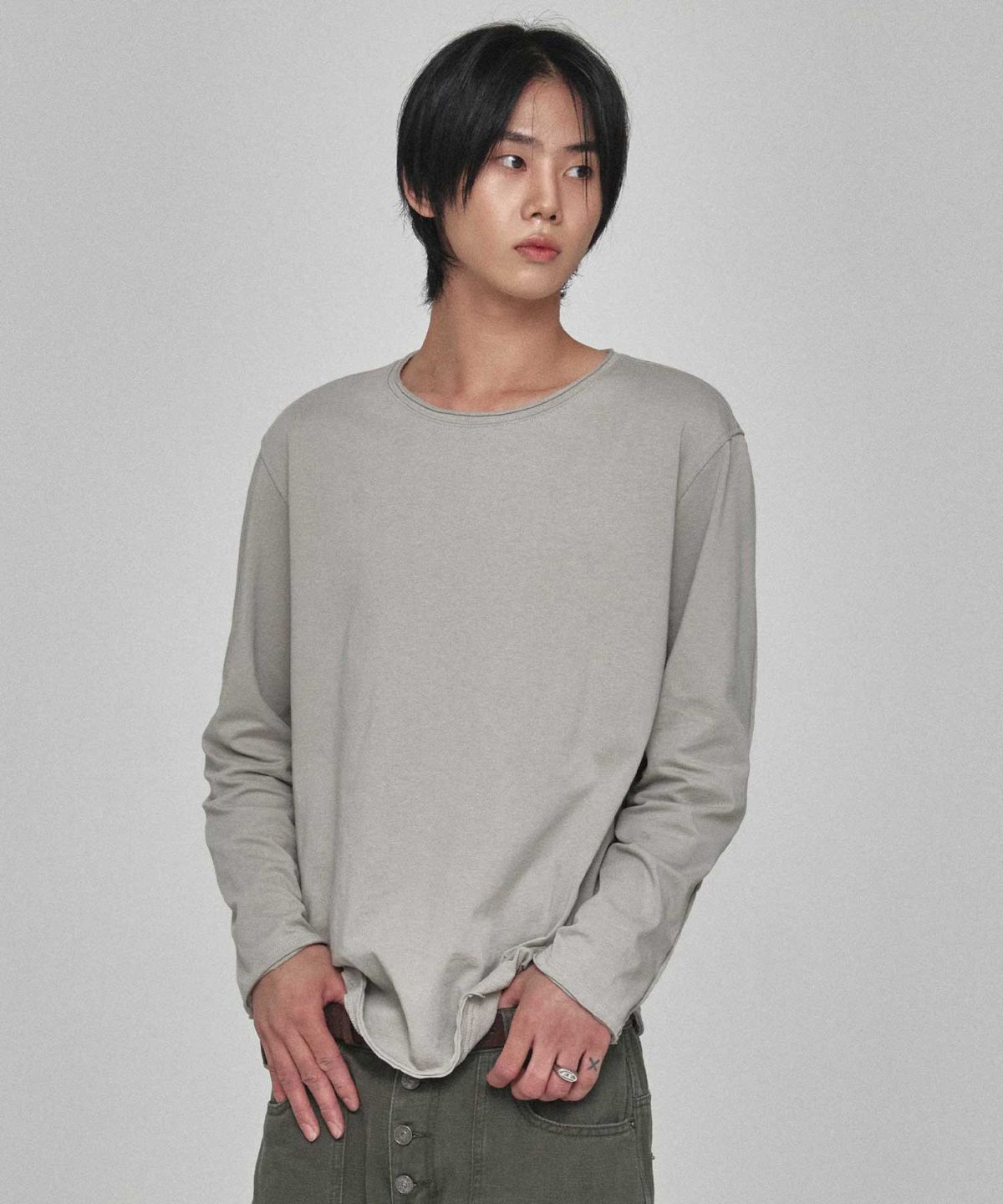 기철(KICHUL) Raw Cut Long Sleeve (Greige)