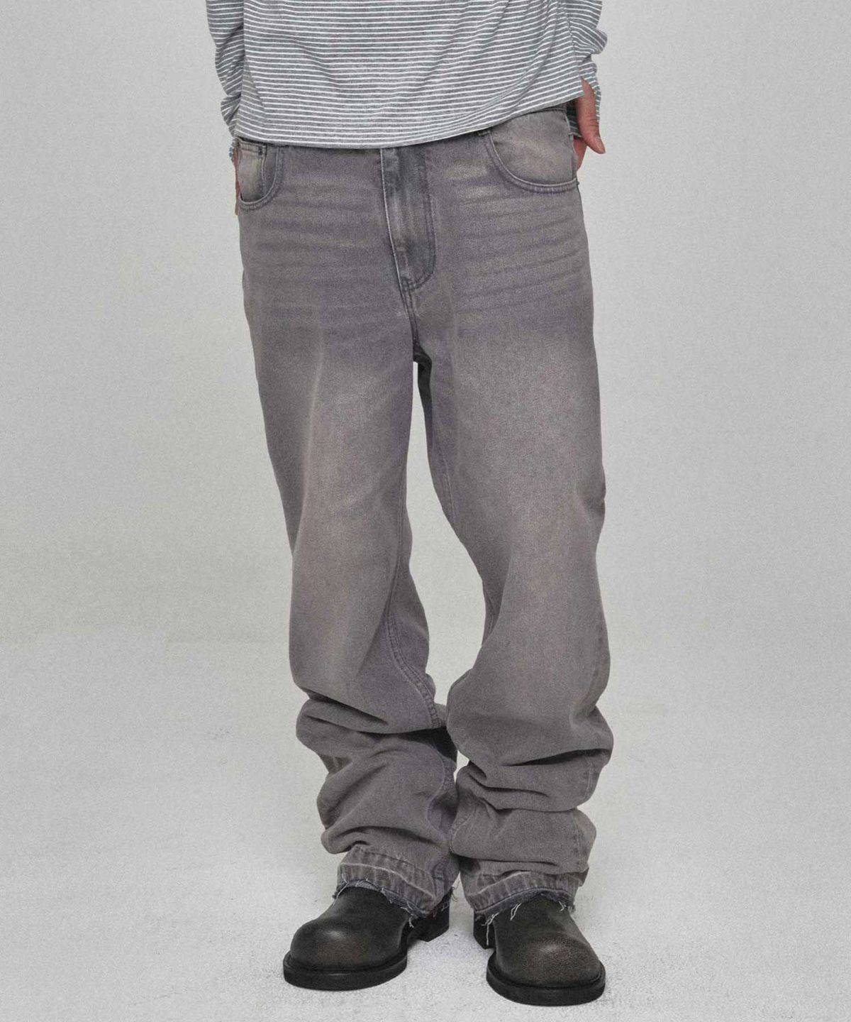 기철(KICHUL) Lowkey Flare Denim Pants (Grey)