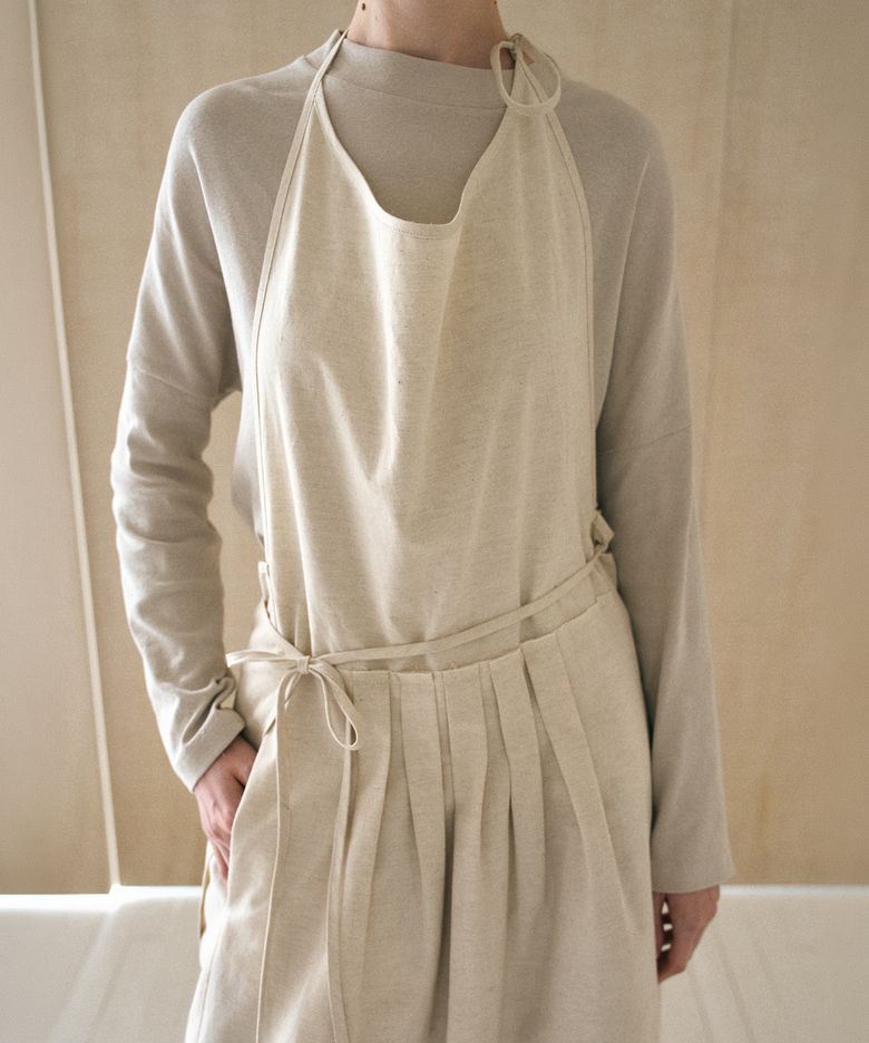 Low Tuck Apron Dress_2COLOR