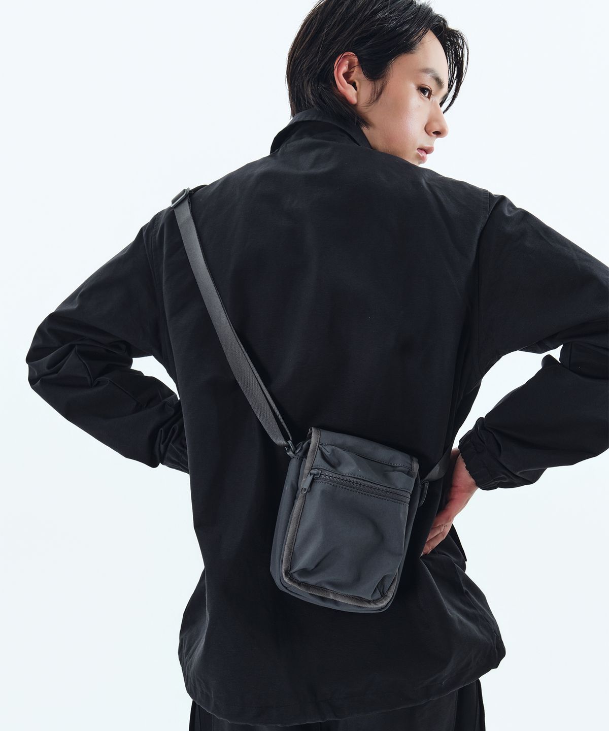 파운드포켓(FOUNDPOCKET) 셔터 크로스 백 그레이