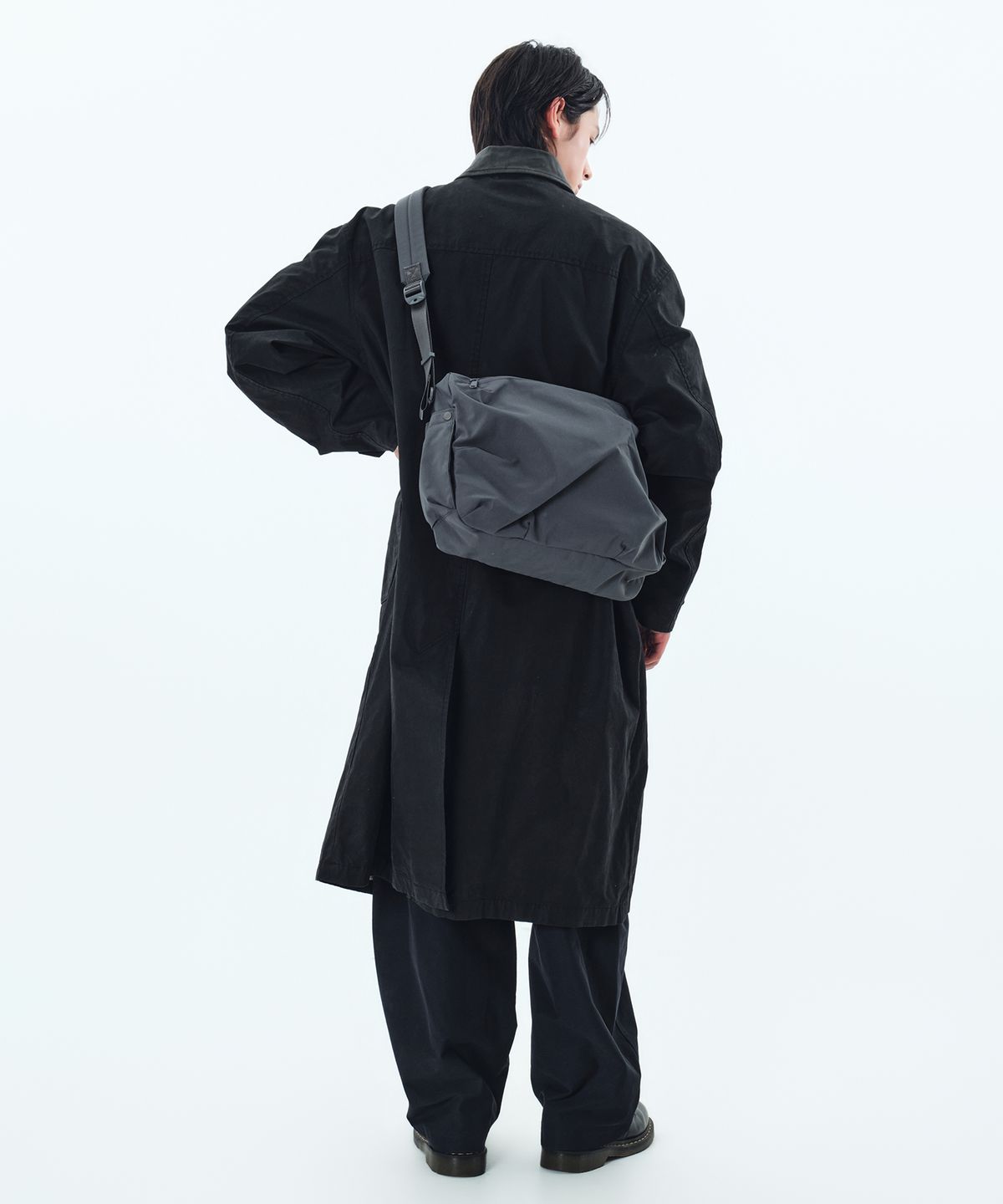 파운드포켓(FOUNDPOCKET) 그리드 크로스 백 블랙