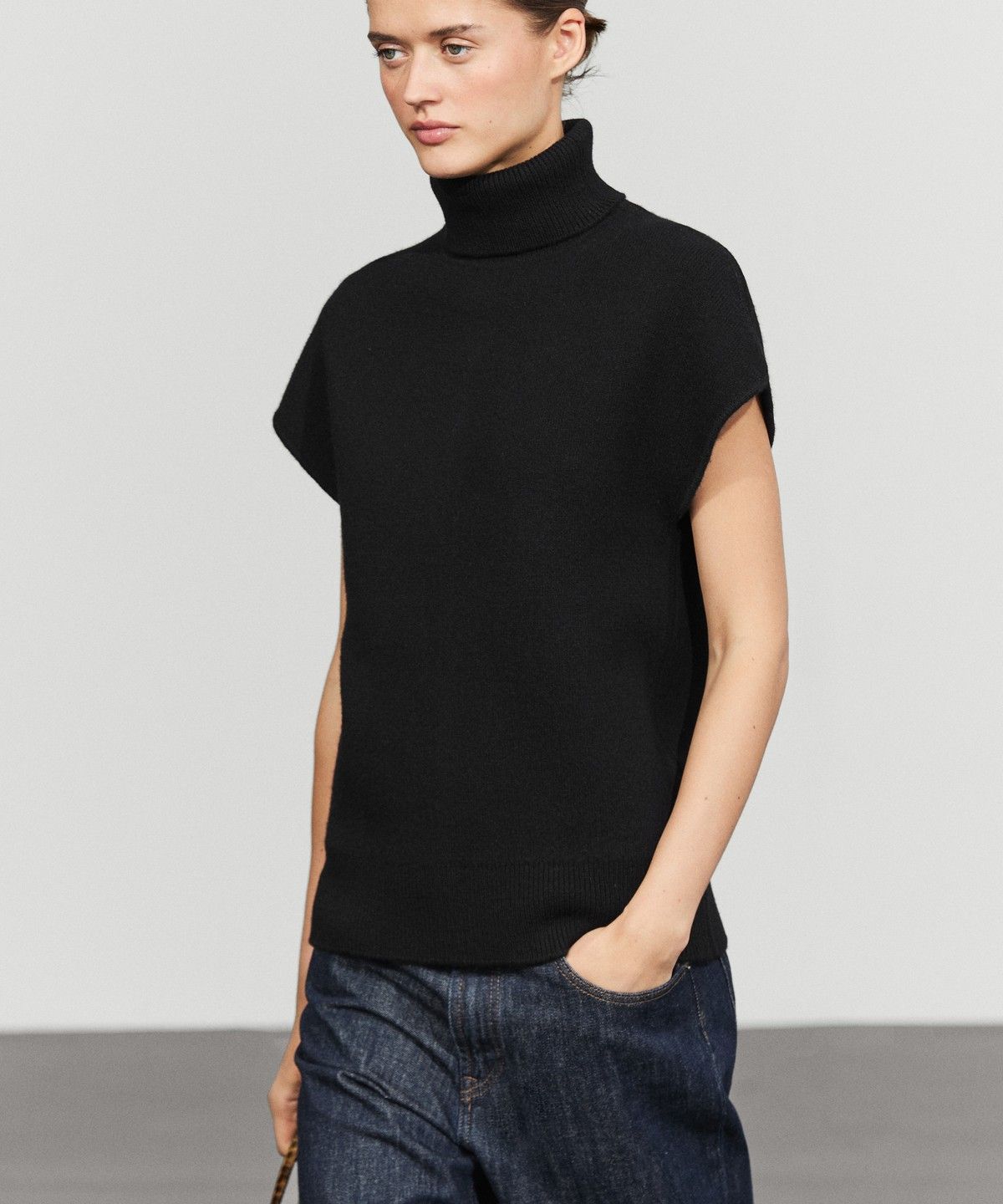 마시모두띠(MASSIMO DUTTI) 슬릿 디테일 니트 케이프