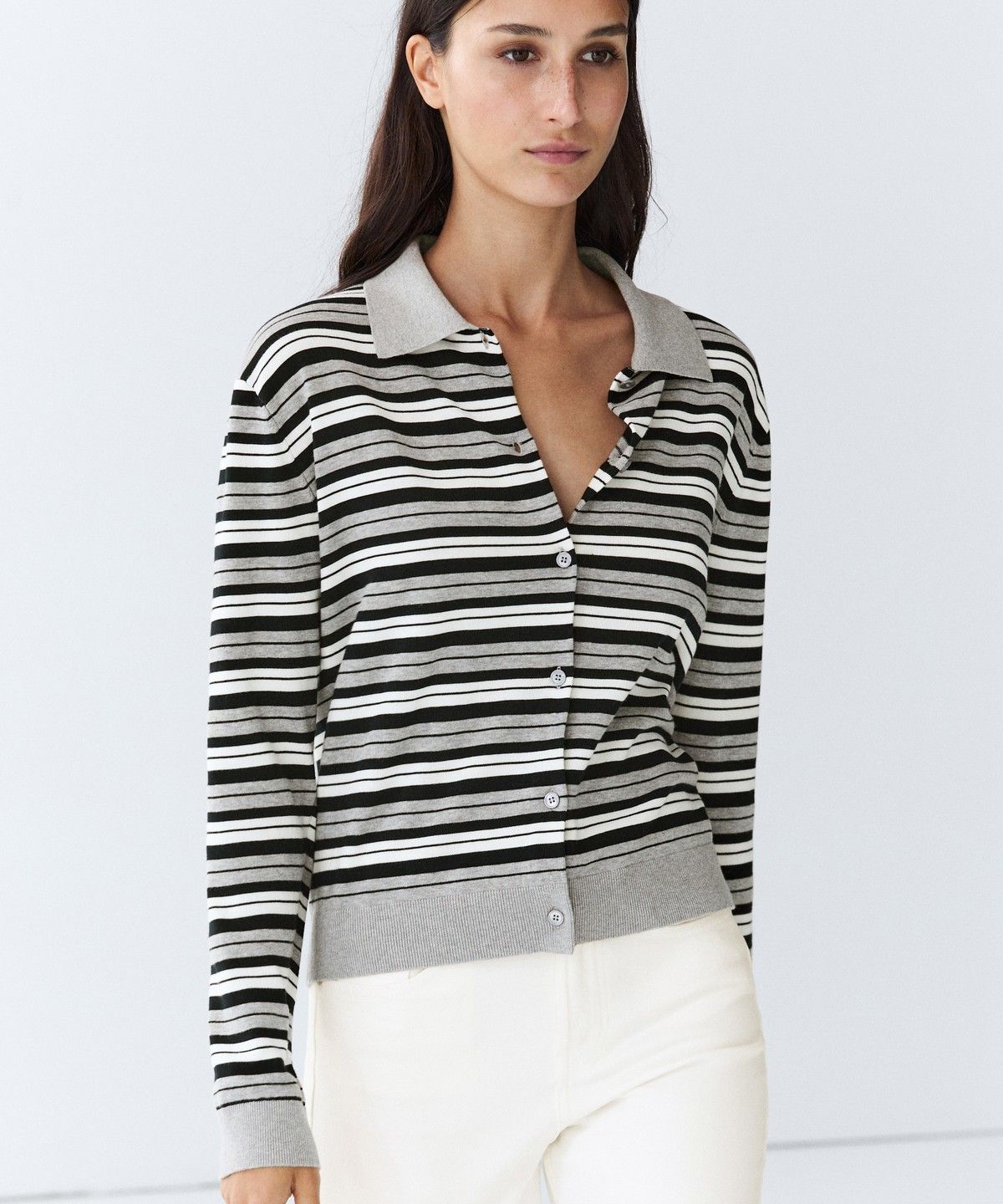 마시모두띠(MASSIMO DUTTI) 스트라이프 디테일 버튼 가디건