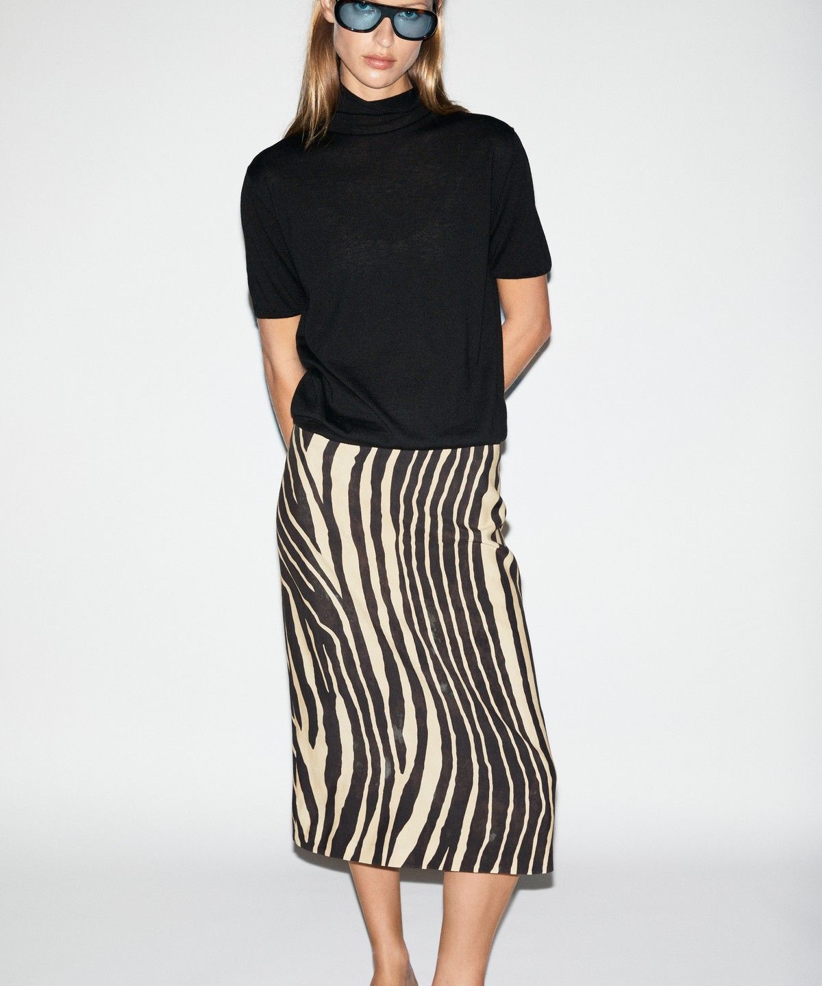 마시모두띠(MASSIMO DUTTI) 플루이드 펜슬 미니스커트
