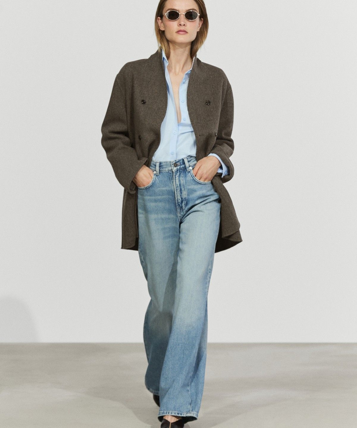 마시모두띠(MASSIMO DUTTI) 버튼 디테일 미디 더블 코트