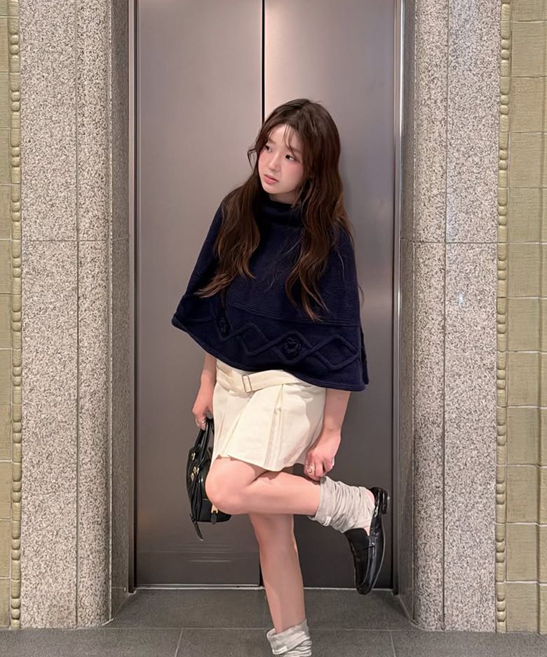 High Neck Knit Cape (Navy)