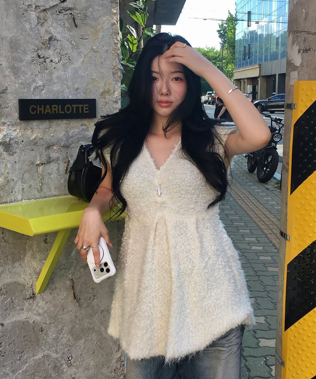 시눈(SINOON) V-Neck Flare Knit (Ivory)
