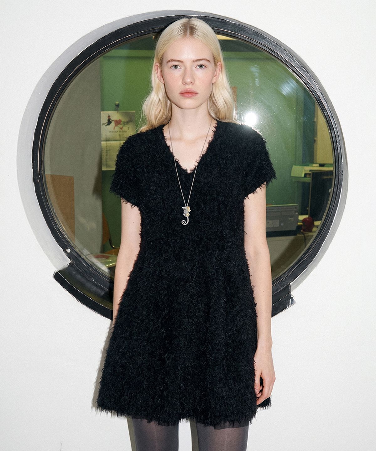 시눈(SINOON) V-Neck Flare Knit (Black)
